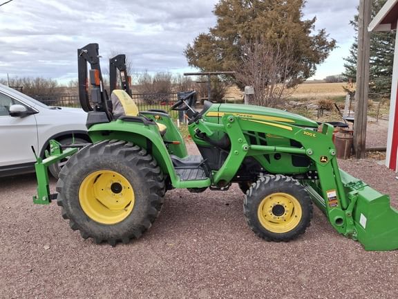 2018 John Deere 3032E Equipment Image0