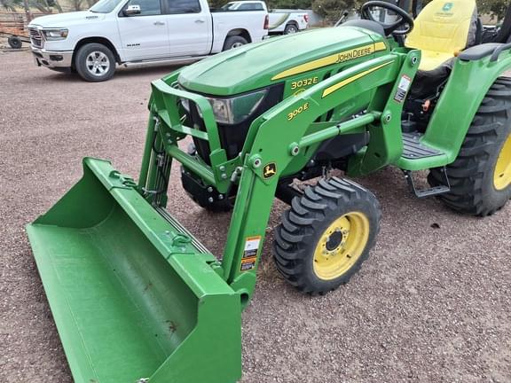 Image of John Deere 3032E equipment image 1