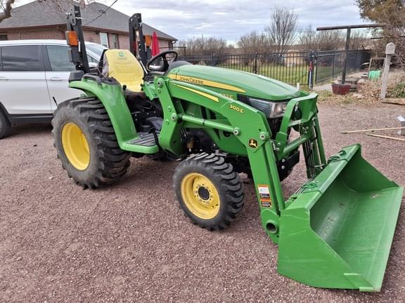 Image of John Deere 3032E equipment image 2