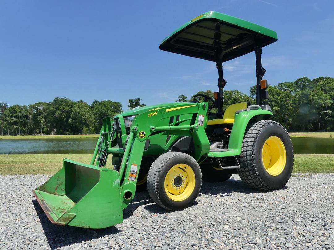 Image of John Deere 3032E Primary image