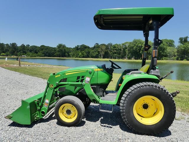 Image of John Deere 3032E equipment image 1