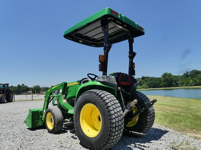 Image of John Deere 3032E equipment image 2