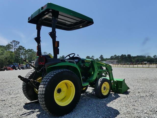 Image of John Deere 3032E equipment image 4