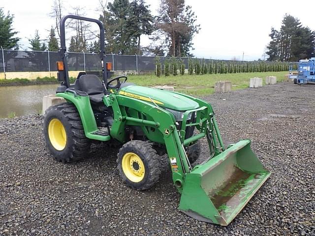 Image of John Deere 3032E equipment image 1