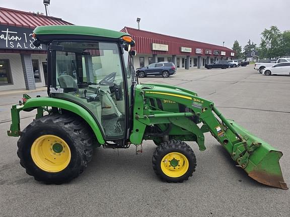 Image of John Deere 3033R equipment image 4