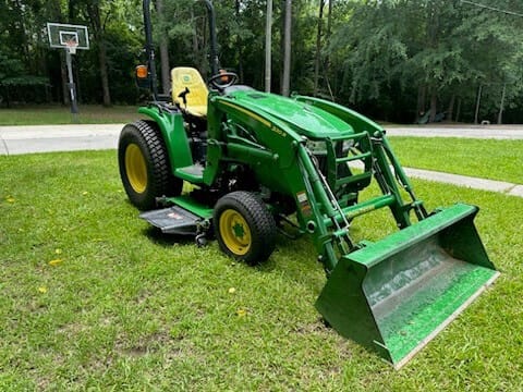2018 John Deere 3033R Equipment Image0