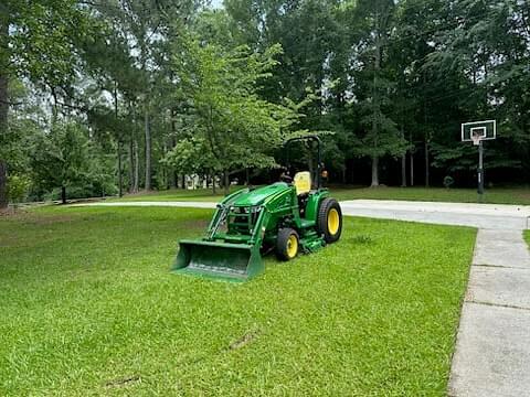 Image of John Deere 3033R Image 1
