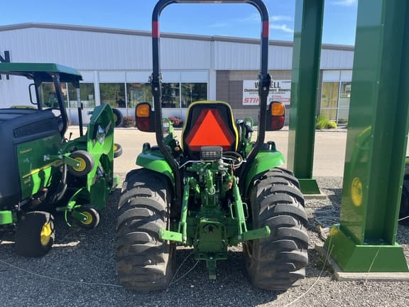 Image of John Deere 3033R equipment image 3