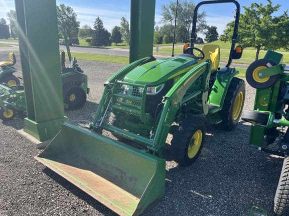 Image of John Deere 3033R equipment image 1