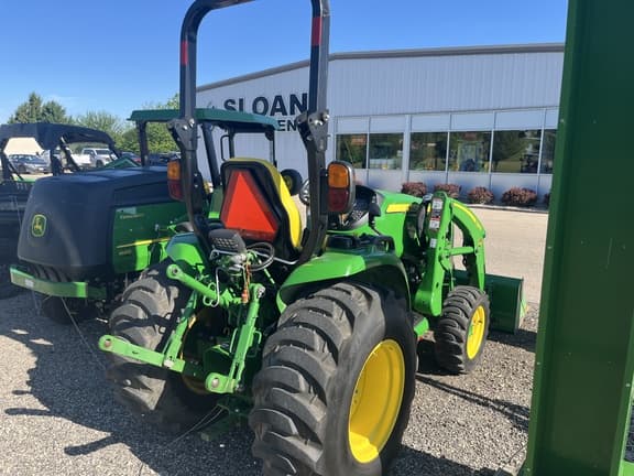 Image of John Deere 3033R equipment image 4