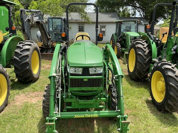 2018 John Deere 3033R Equipment Image0