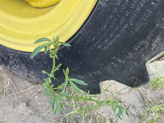 Image of John Deere 3033R equipment image 1
