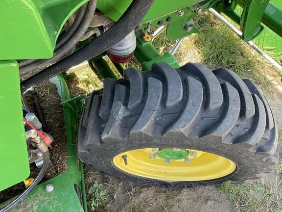 Image of John Deere 3033R equipment image 2