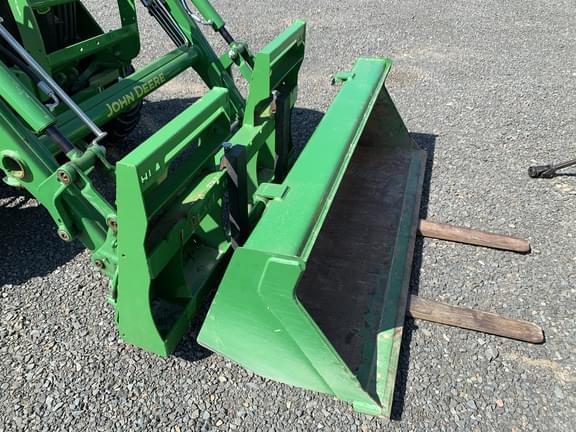 Image of John Deere 3033R equipment image 3