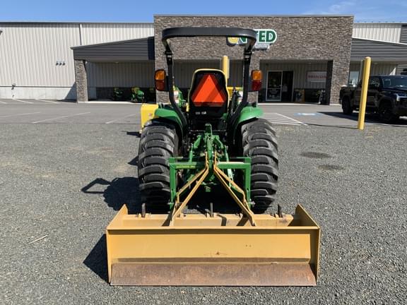 Image of John Deere 3033R equipment image 2