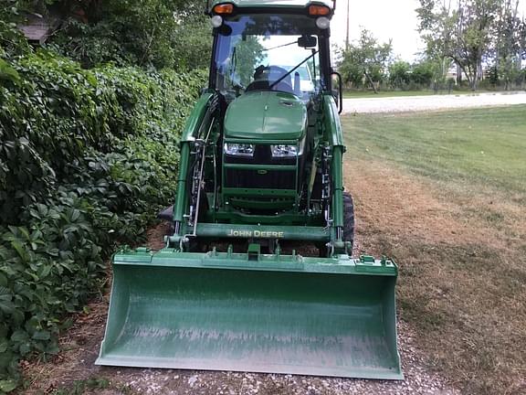 Image of John Deere 3033R equipment image 2