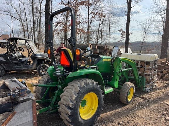 Image of John Deere 3033R equipment image 4