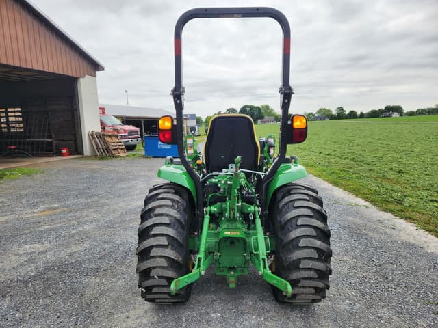 Image of John Deere 3033R equipment image 3