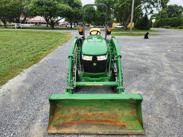 Image of John Deere 3033R equipment image 2
