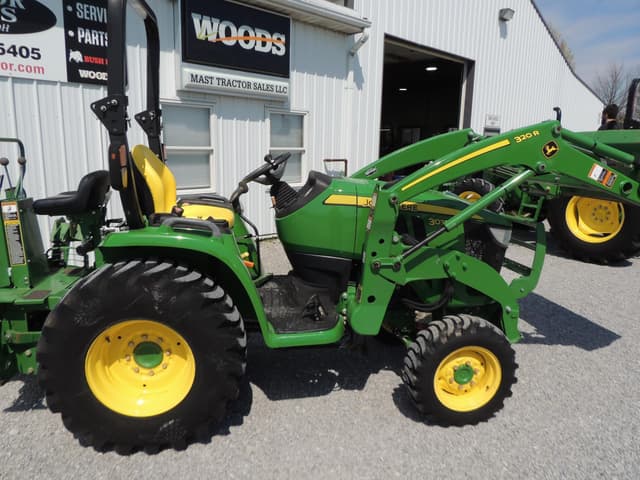 Image of John Deere 3033R equipment image 4