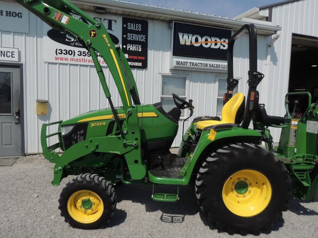 Image of John Deere 3033R equipment image 2