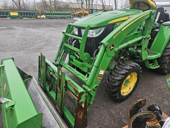 Image of John Deere 3033R equipment image 4