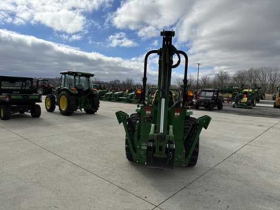 Image of John Deere 3033R equipment image 3