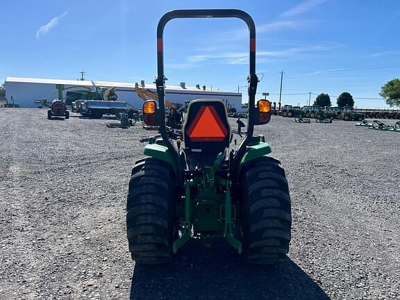 Image of John Deere 3033R equipment image 2