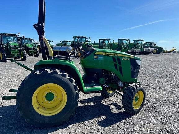 Image of John Deere 3033R equipment image 4