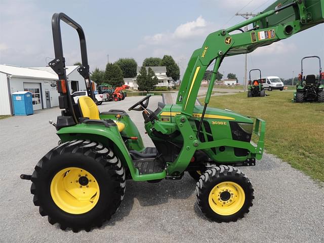 Image of John Deere 3038E equipment image 4