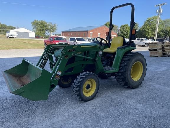 Image of John Deere 3038E equipment image 2