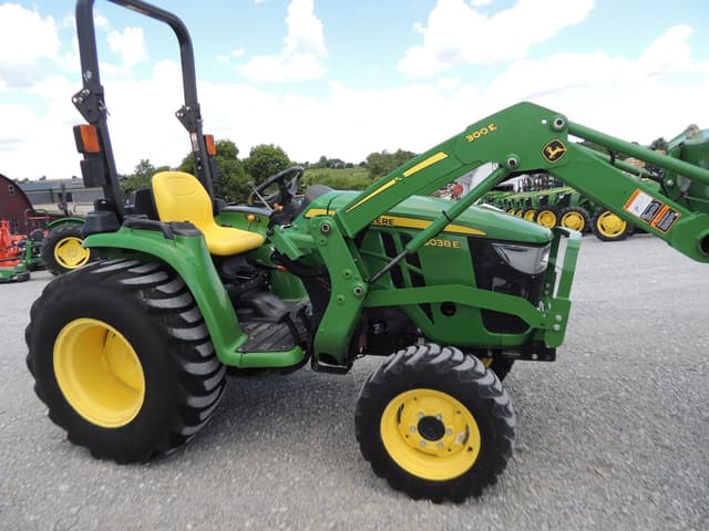 Image of John Deere 3038E equipment image 2