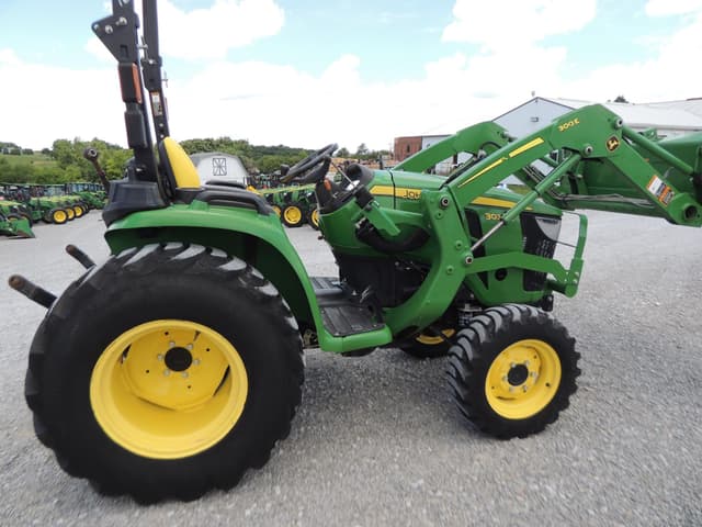 Image of John Deere 3038E equipment image 3