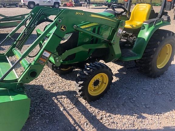 Image of John Deere 3038E equipment image 4