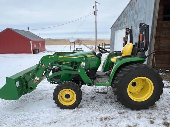 2018 John Deere 3038E Equipment Image0