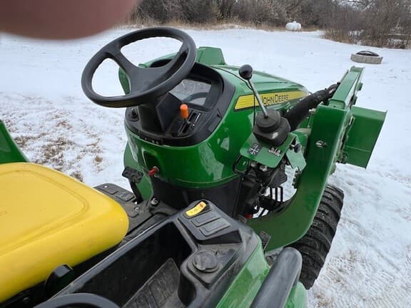 Image of John Deere 3038E equipment image 4
