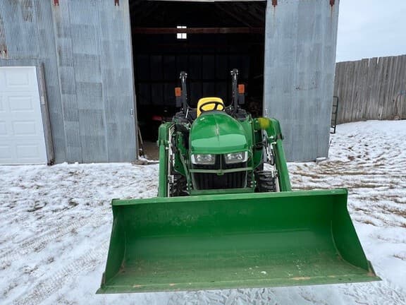 Image of John Deere 3038E equipment image 2