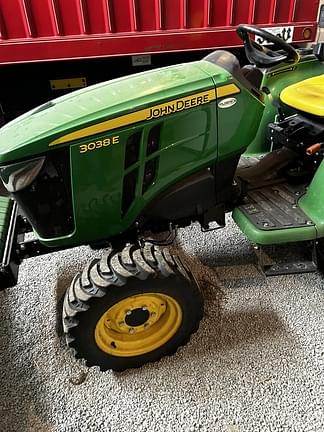 Image of John Deere 3038E equipment image 3