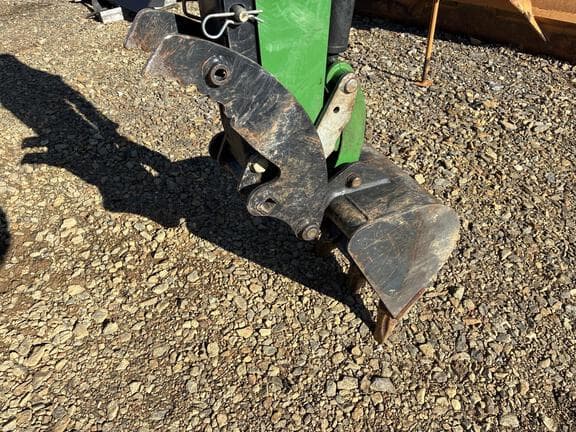 Image of John Deere 3038E equipment image 4