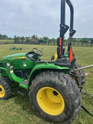 Image of John Deere 3038E equipment image 3
