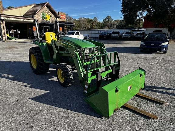 Image of John Deere 3038E equipment image 2