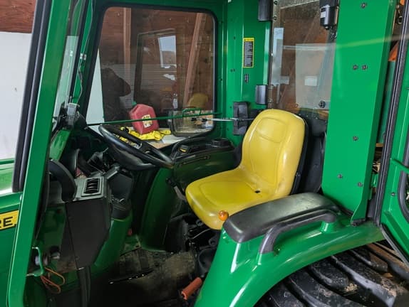 Image of John Deere 3038E equipment image 2