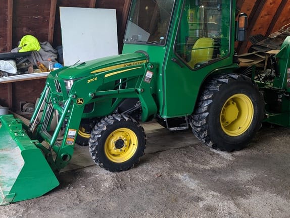 2018 John Deere 3038E Equipment Image0