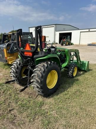 Image of John Deere 3038E equipment image 4