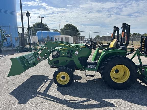 Image of John Deere 3038E equipment image 4