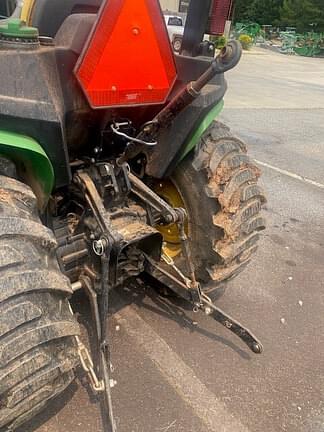 Image of John Deere 3038E equipment image 4