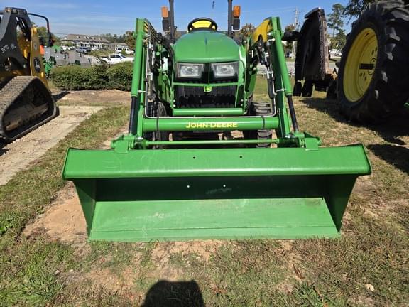 Image of John Deere 3038E equipment image 3