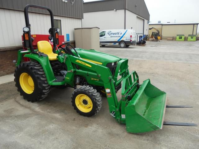 Image of John Deere 3038E equipment image 2