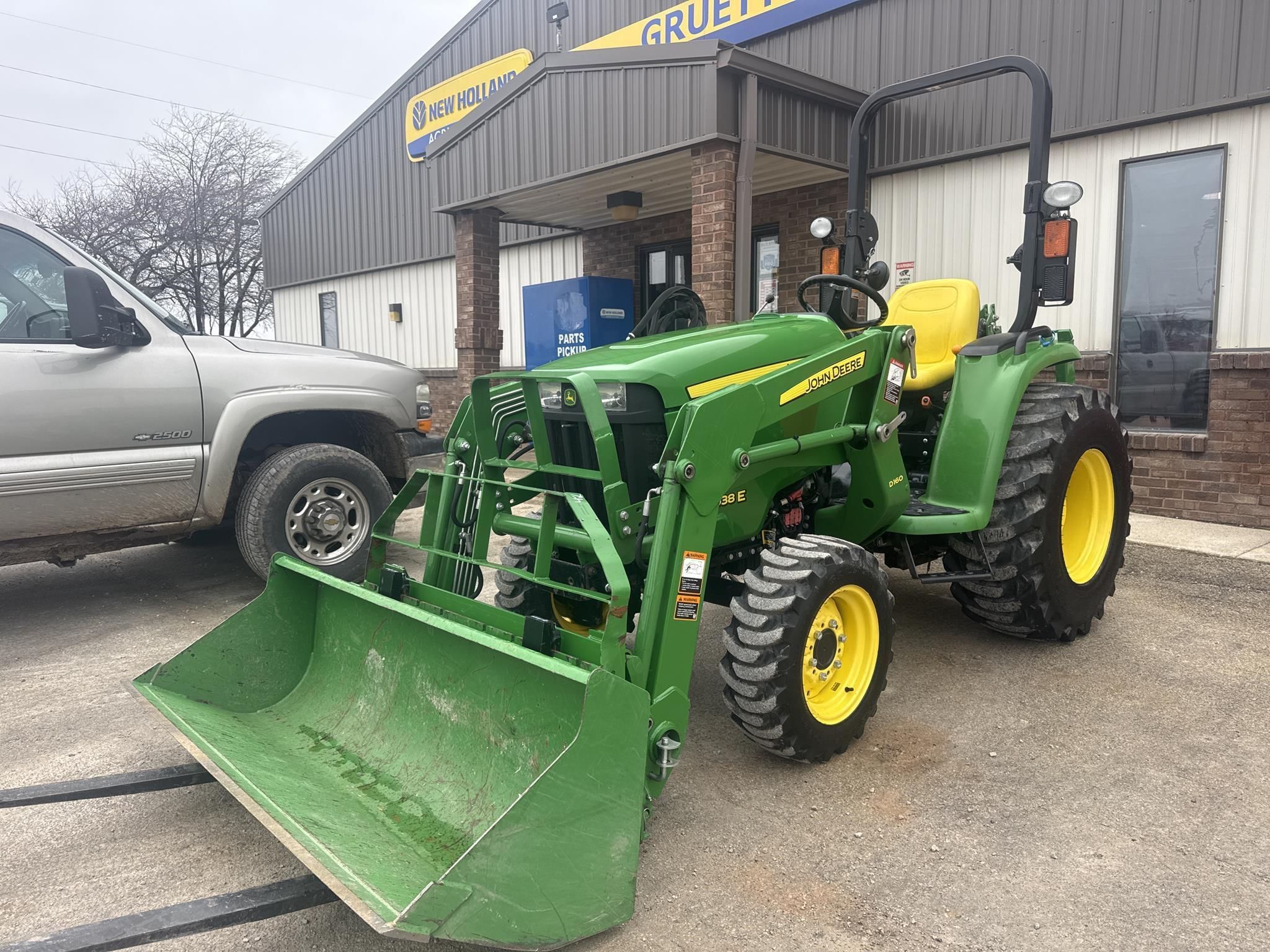 2018 John Deere 3038E Equipment Image0