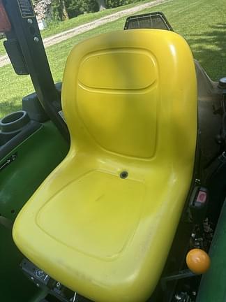 Image of John Deere 3038E equipment image 4